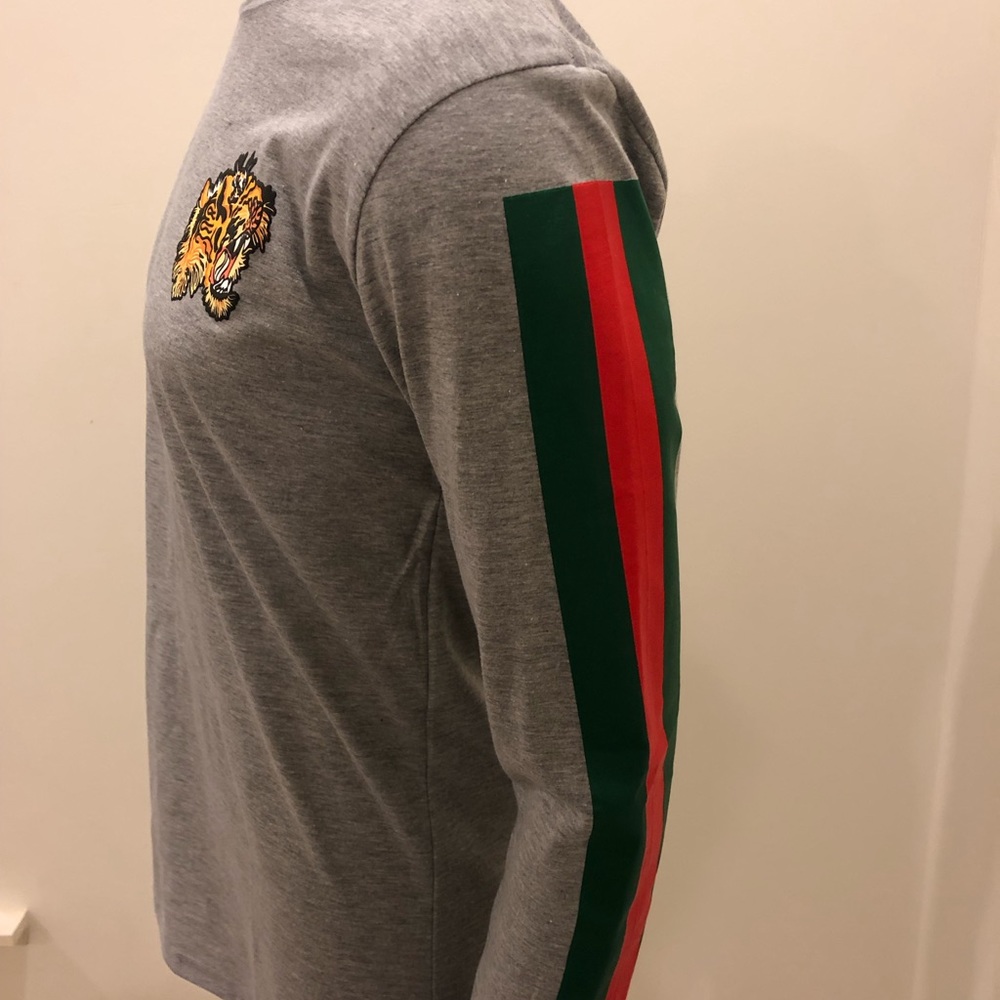 New.. Launder long sleeve T-shirt.